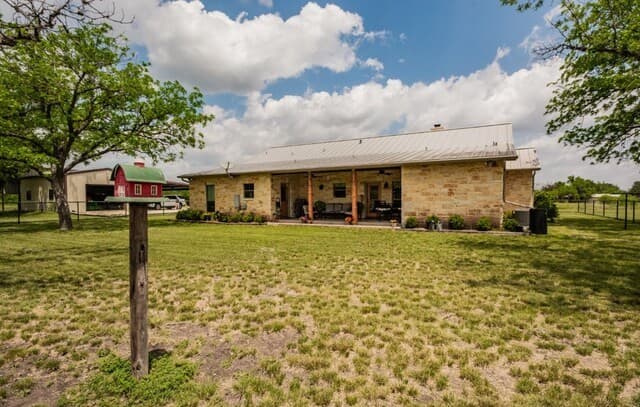 4-bedroom rental at 2657 West Sabinal Road in Utopia, TX — photo 4