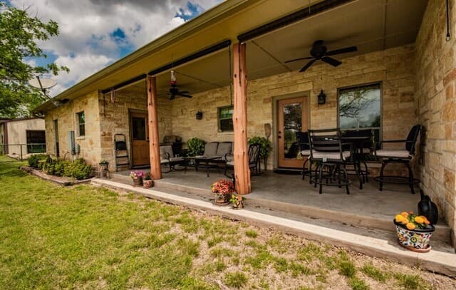 4-bedroom rental at 2657 West Sabinal Road in Utopia, TX — photo 5