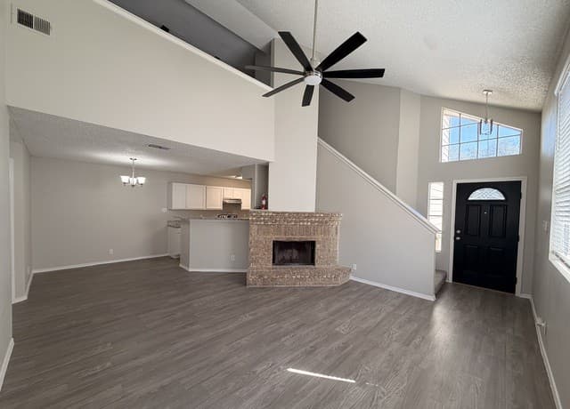 3-bedroom rental at 12063 Stoney Summit in San Antonio, TX — photo 4