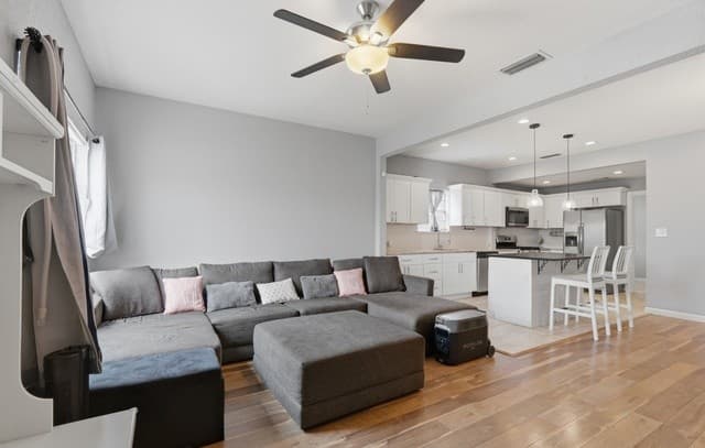 3-bedroom rental at 755 Kirk Pl in San Antonio, TX — photo 4