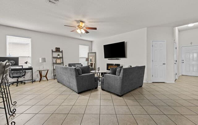 3-bedroom rental at 8019 Vega Horizon in San Antonio, TX — photo 4