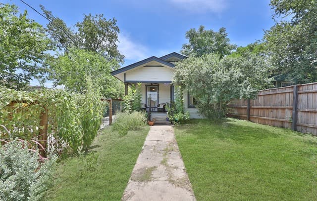2-bedroom rental at 608 Kentucky in San Antonio, TX — photo 2