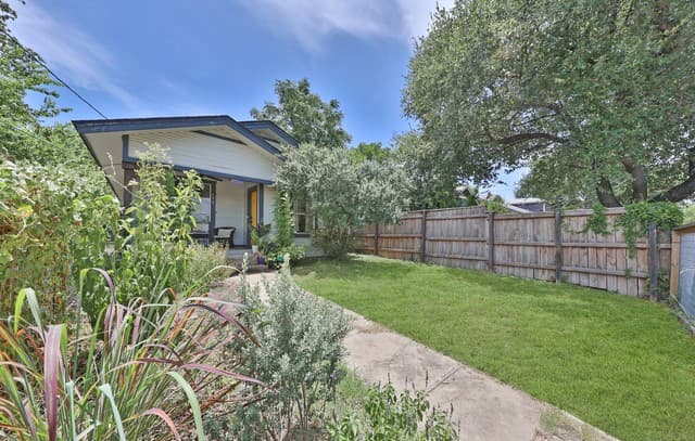 2-bedroom rental at 608 Kentucky in San Antonio, TX — photo 3