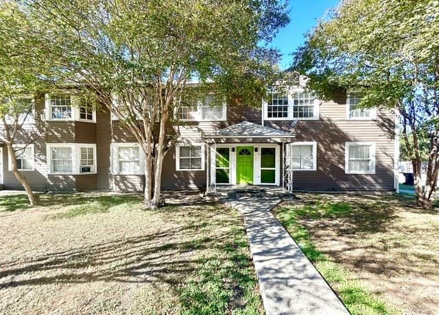 1-bedroom rental at 425 Maverick Street Unit 8 in San Antonio, TX — photo 2