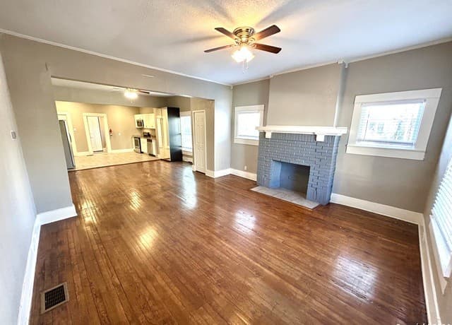 1-bedroom rental at 502 E Laurel Unit 1 in San Antonio, TX — photo 2