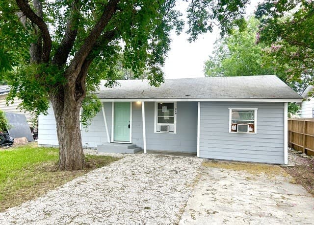 2-bedroom rental at 218 La Manda in San Antonio TX