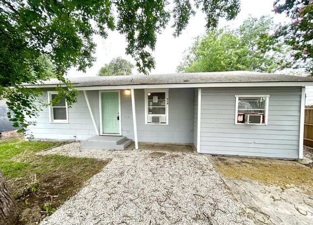 2-bedroom rental at 218 La Manda in San Antonio, TX — photo 2
