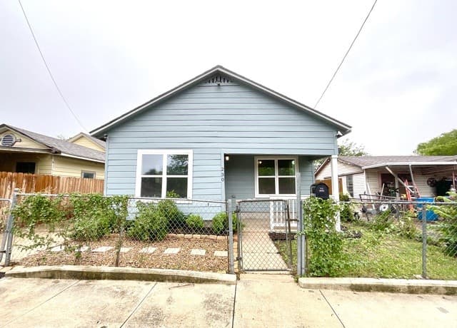 3-bedroom rental at 230 Micklejohn in San Antonio, TX — photo 2