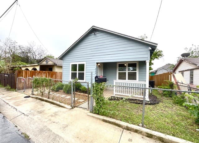 3-bedroom rental at 230 Micklejohn in San Antonio, TX — photo 3