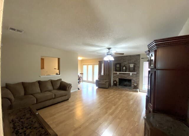 4-bedroom rental at 7127 Spring Flower St in San Antonio, TX — photo 3