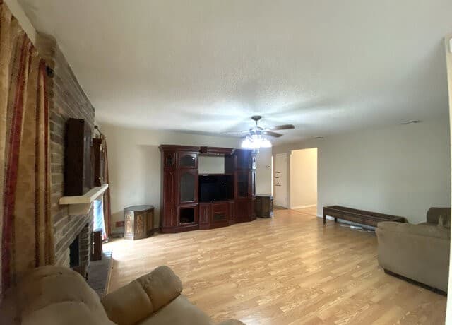 4-bedroom rental at 7127 Spring Flower St in San Antonio, TX — photo 4