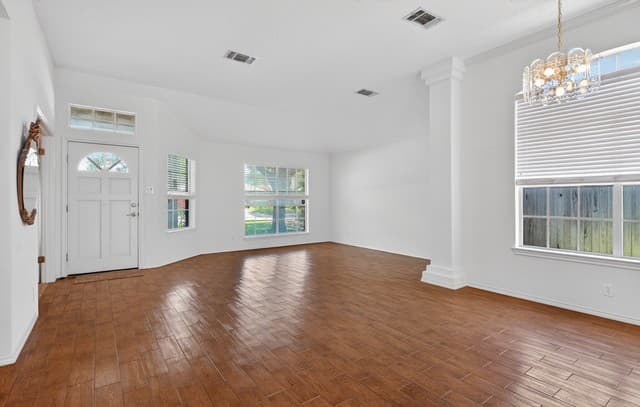 3-bedroom rental at 15035 Preston Hollow Dr in San Antonio, TX — photo 5