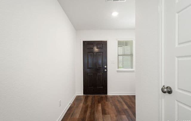 4-bedroom rental at 1115 Pigeon in Marion, TX — photo 2