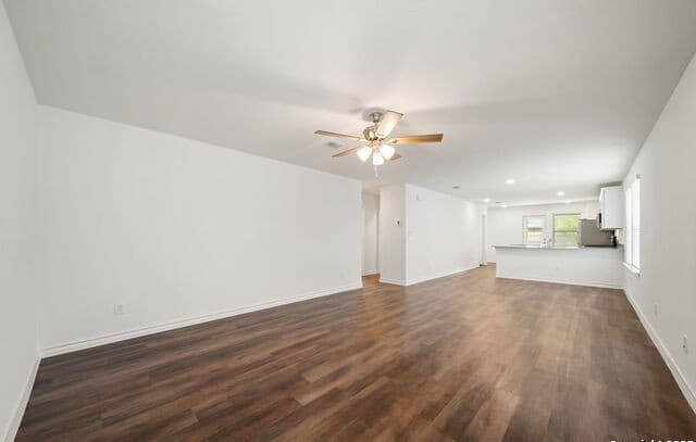 4-bedroom rental at 1115 Pigeon in Marion, TX — photo 3