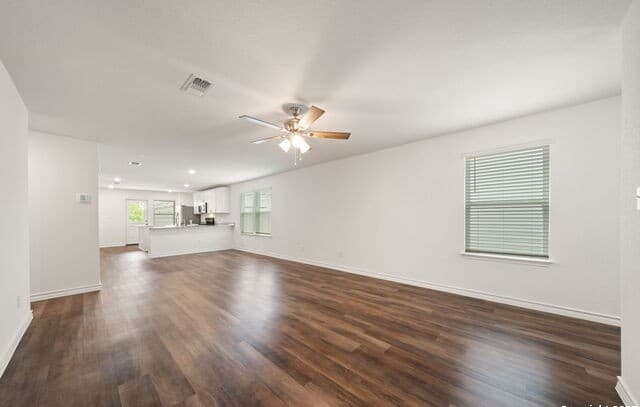 4-bedroom rental at 1115 Pigeon in Marion, TX — photo 4