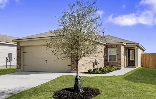 3-bedroom rental at 15118 Waterow View in Von Ormy, TX — photo 2