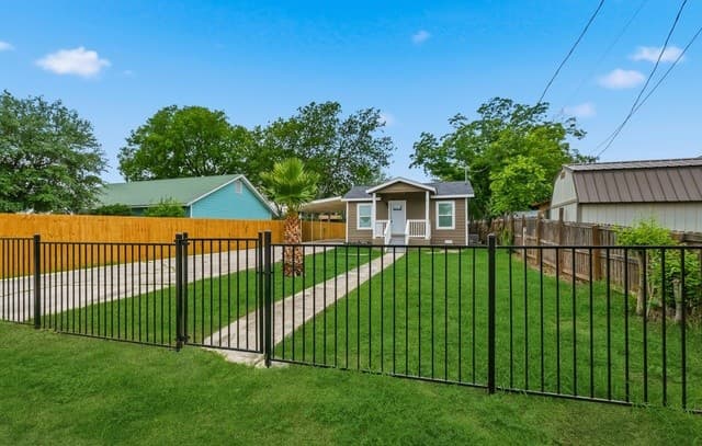 3-bedroom rental at 8723 Ludtke in San Antonio, TX — photo 4
