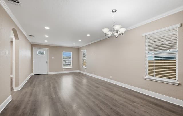 3-bedroom rental at 8723 Ludtke in San Antonio, TX — photo 5