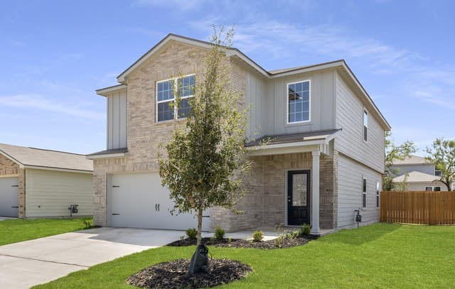 5-bedroom rental at 15110 Telfaire Meadow in Von Ormy, TX — photo 2