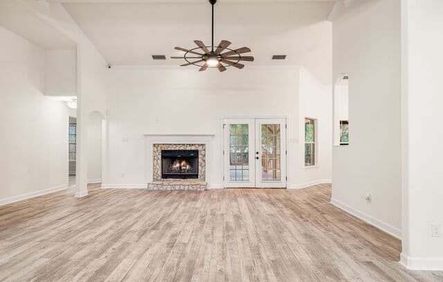 5-bedroom rental at 1122 Midnight in San Antonio, TX — photo 5