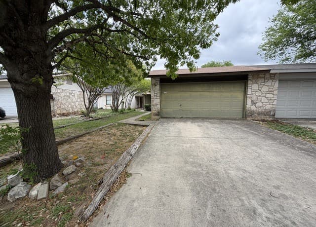 3-bedroom rental at 11814 Ocean Spgs in San Antonio, TX — photo 2