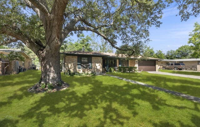 3-bedroom rental at 8607 Sagebrush Ln in San Antonio, TX — photo 2