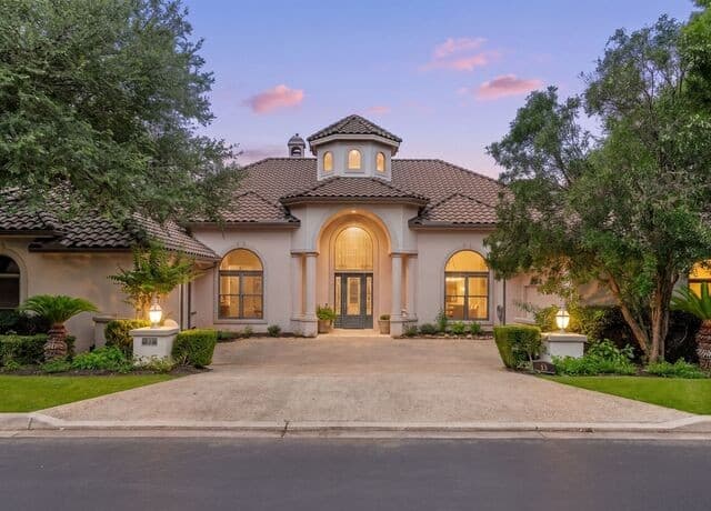 3-bedroom rental at 43 Champions Lane in San Antonio, TX — photo 2