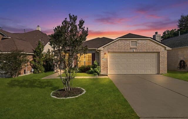 4-bedroom rental at 2111 Mountain Mist in San Antonio, TX — photo 2