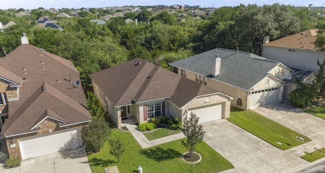 4-bedroom rental at 2111 Mountain Mist in San Antonio, TX — photo 3