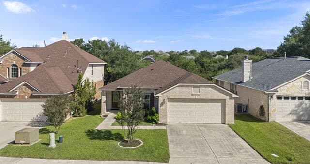4-bedroom rental at 2111 Mountain Mist in San Antonio, TX — photo 4