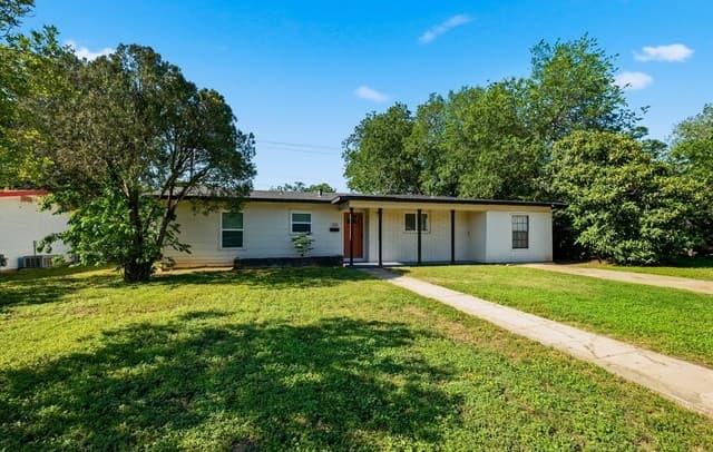 3-bedroom rental at 258 Antrim Dr in San Antonio, TX — photo 3