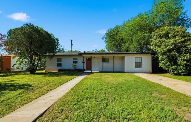 3-bedroom rental at 258 Antrim Dr in San Antonio, TX — photo 5