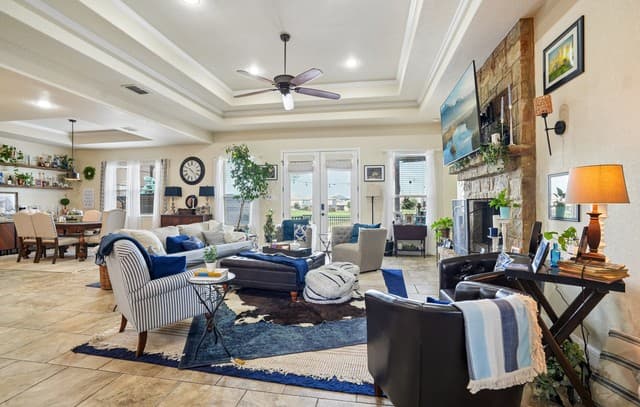 4-bedroom rental at 137 Fairway Dr in Floresville, TX — photo 1