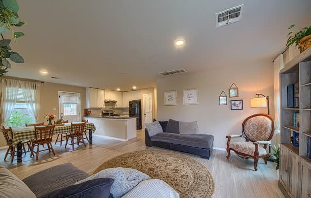 3-bedroom rental at 7111 Cultivator Way in San Antonio, TX — photo 2