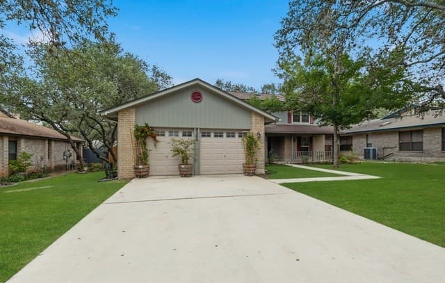 4-bedroom rental at 4206 Tall Elm Woods in San Antonio, TX — photo 3