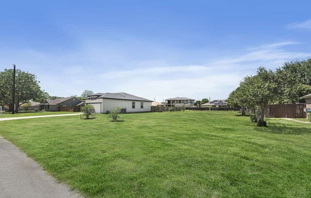 rental at 8497 Ventura Blvd in Selma, TX — photo 4