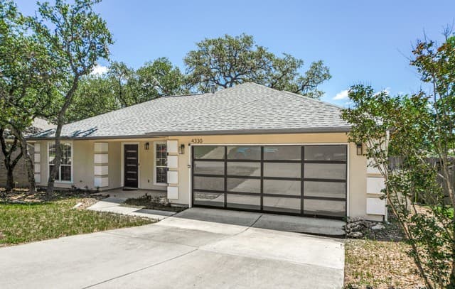 3-bedroom rental at 4330 Knollbluff in San Antonio, TX — photo 1