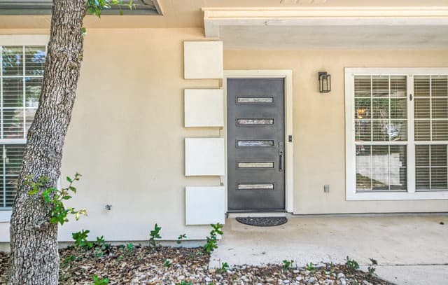 3-bedroom rental at 4330 Knollbluff in San Antonio, TX — photo 3