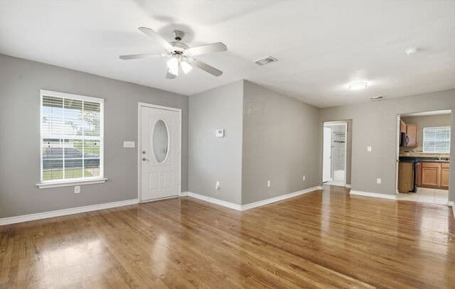 3-bedroom rental at 939 John Page Dr in San Antonio, TX — photo 3