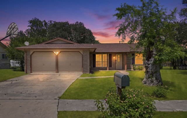 4-bedroom rental at 6711 Yellow Rose St in Leon Valley, TX — photo 2