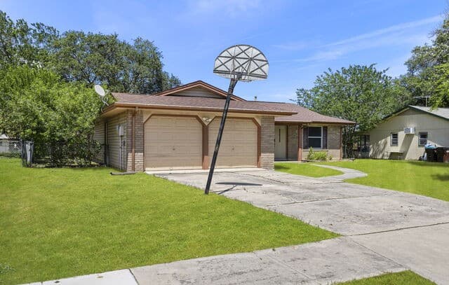 4-bedroom rental at 6711 Yellow Rose St in Leon Valley, TX — photo 3