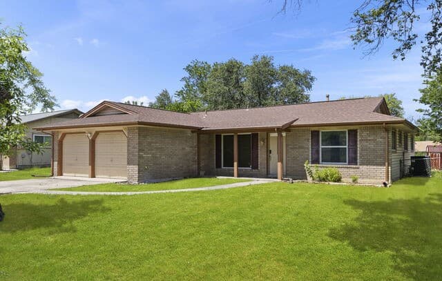 4-bedroom rental at 6711 Yellow Rose St in Leon Valley, TX — photo 4