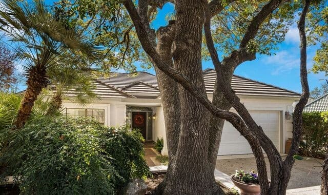 2-bedroom rental at 714 S Birdsong in San Antonio, TX — photo 2