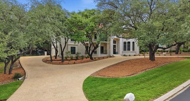 5-bedroom rental at 9 Vineyard Dr in San Antonio, TX — photo 3