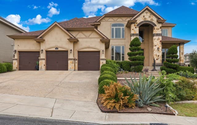 4-bedroom rental at 18702 Edwards Edge in San Antonio, TX — photo 3