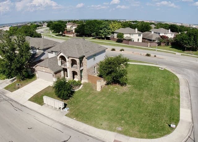 3-bedroom rental at 8502 Kallison Arbor in San Antonio, TX — photo 3