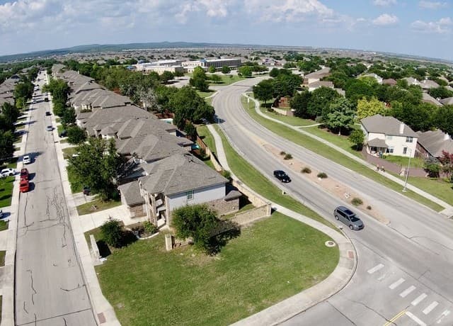 3-bedroom rental at 8502 Kallison Arbor in San Antonio, TX — photo 4