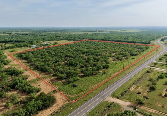 rental at TBD 337 N County Road in Charlotte, TX — photo 2