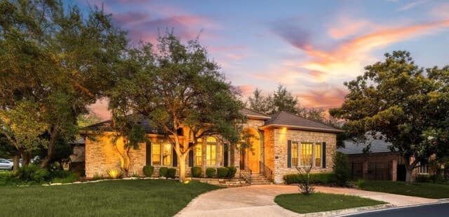 3-bedroom rental at 136 Westcourt Ln in San Antonio, TX — photo 1