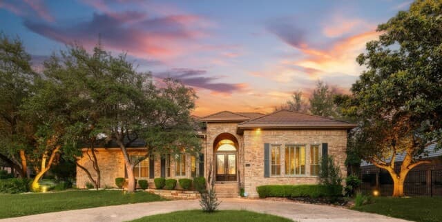 3-bedroom rental at 136 Westcourt Ln in San Antonio, TX — photo 2